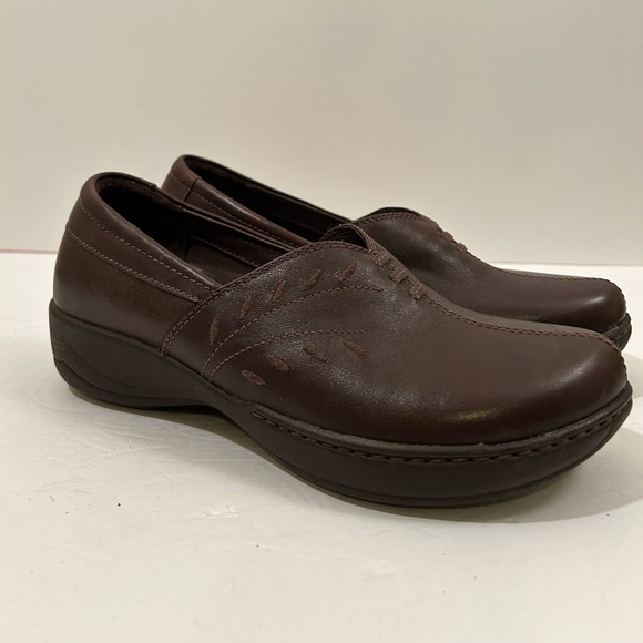 Dansko Embroidered Professional Clogs Slip resistant soles Brown Size 40 - Picture 2 of 9